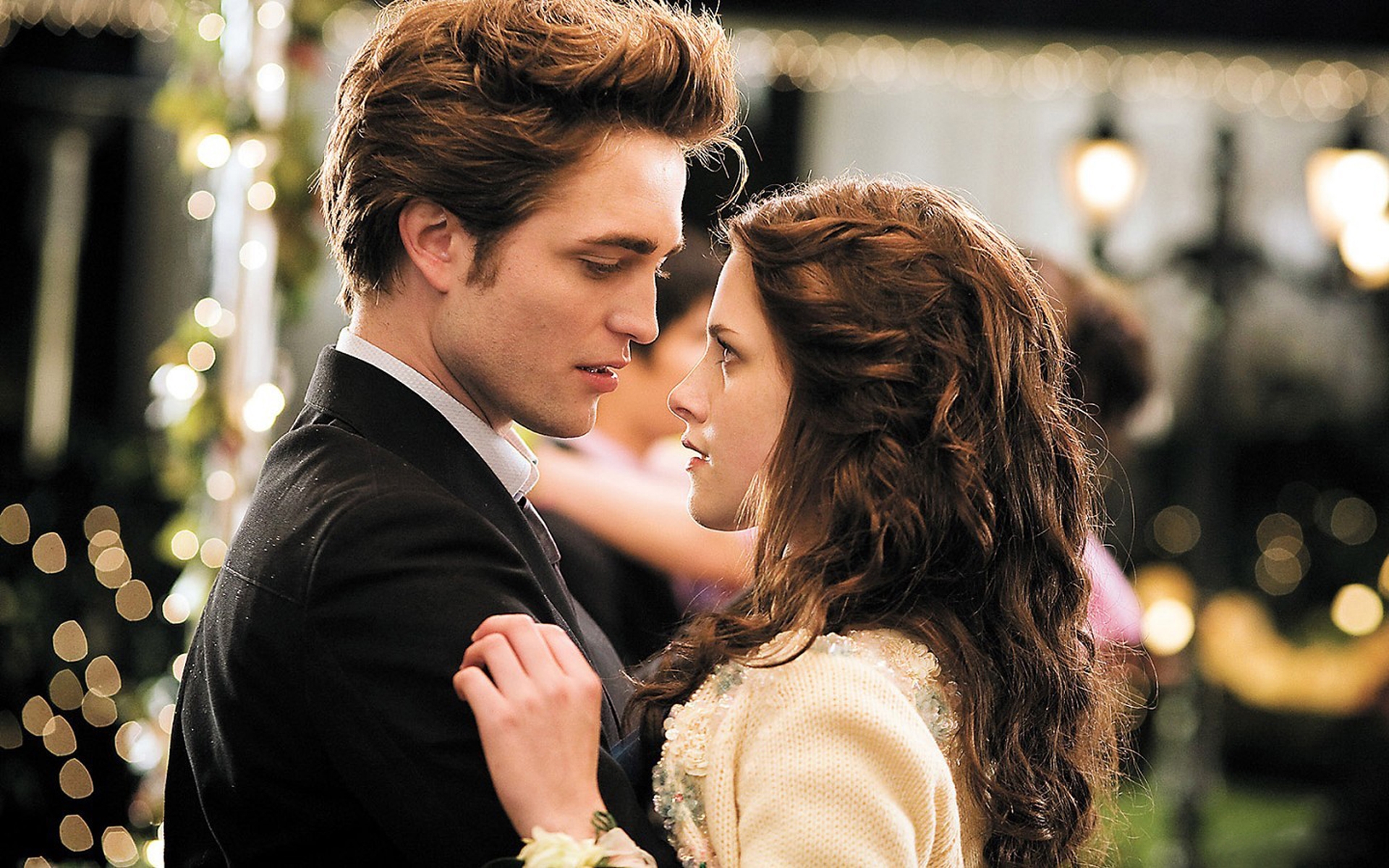 edward-cullen-and-bella-swan-twilight-saga-part.jpg